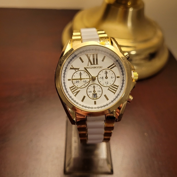 Brand New White & Gold Women's Watch - Picture 1 of 4